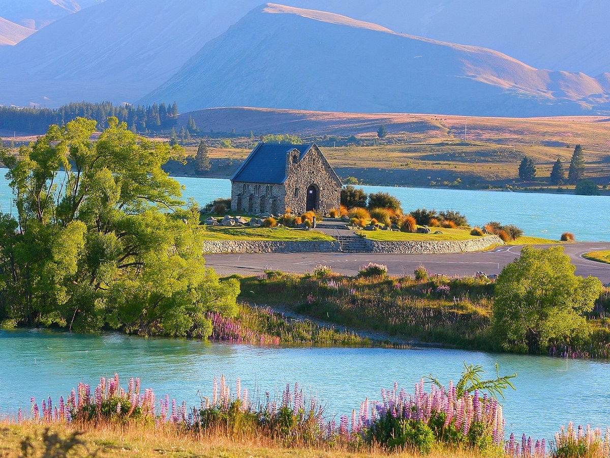 What is lake tekapo famous for